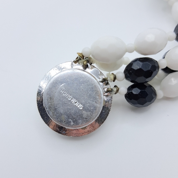 Vintage Mid-Century Black & White Beaded Necklace - Picture 4 of 5